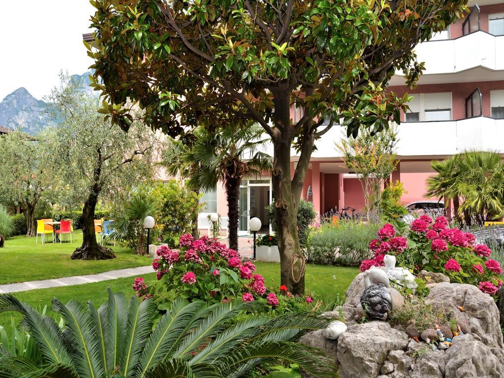 Park Hotel Eden Torbole Sul Garda Dış mekan fotoğraf