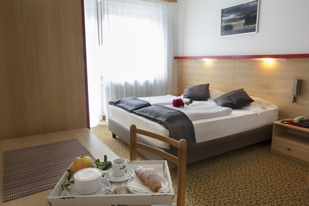 Park Hotel Eden Torbole Sul Garda Dış mekan fotoğraf